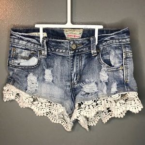 HOT KISS LACEY JEAN SHORTS!